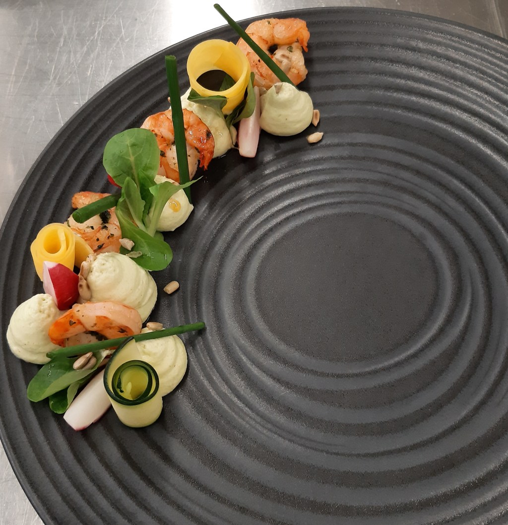 Avocadomousse mit gebratenen Black Tiger&nbsp;Garnelen